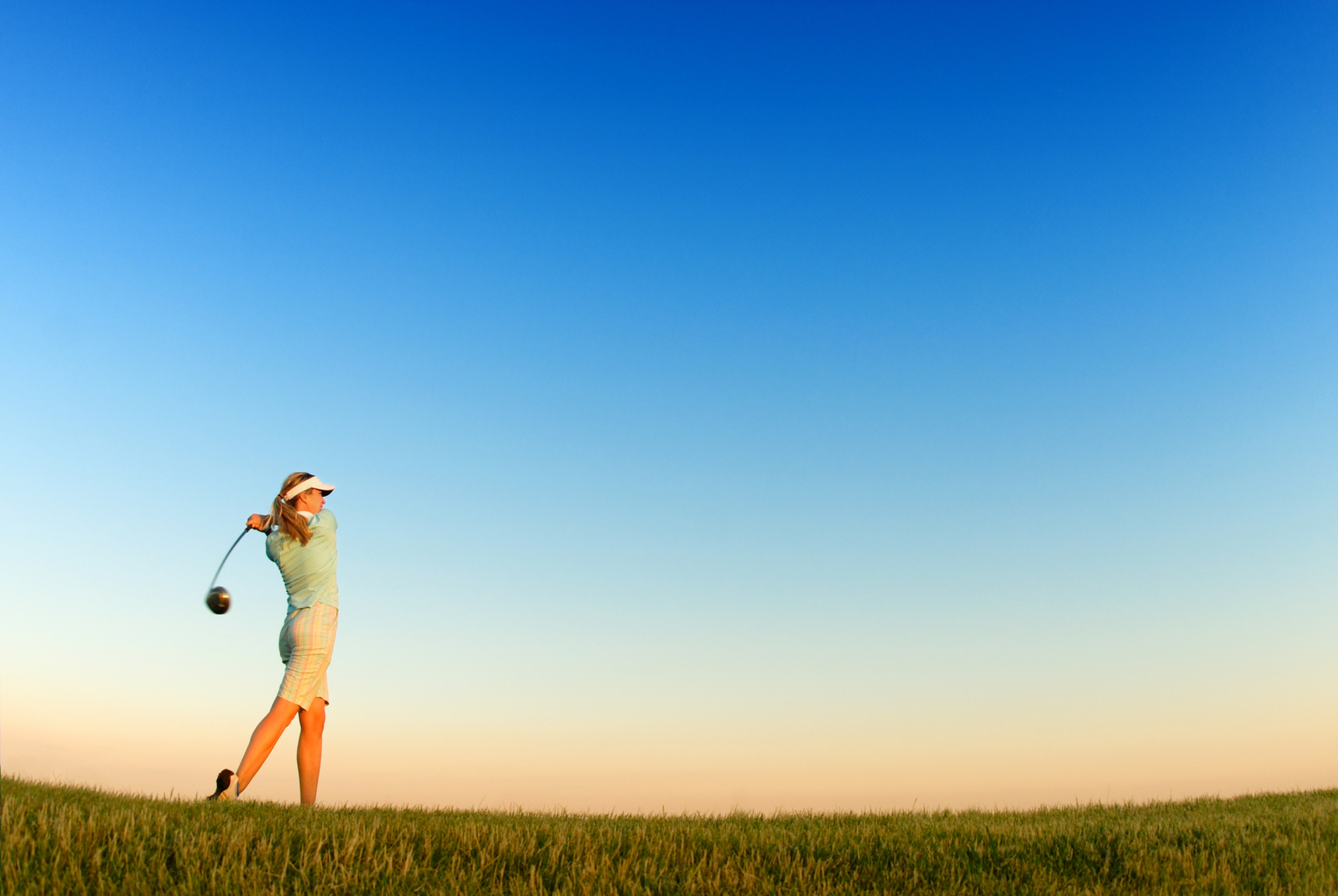Young woman playing golf